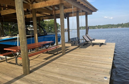 Shreveport Casa | Beautiful lake house with game room. Dog friendly