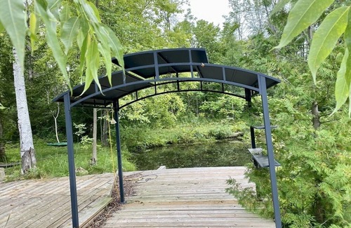 Oro-Medonte Casa | Beautiful lake view cottage ,Shallow Beach, Backyard privacy.Mid-Term