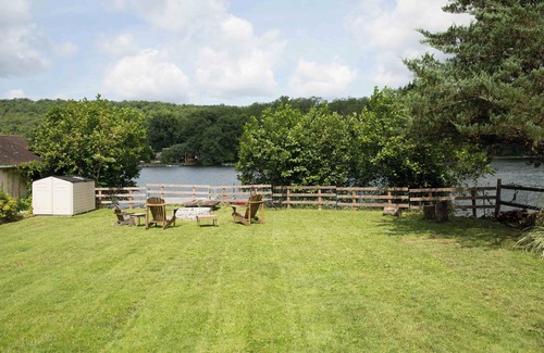 Putnam Valley Casa | Beautiful lakefront property 60 minutes from NYC.