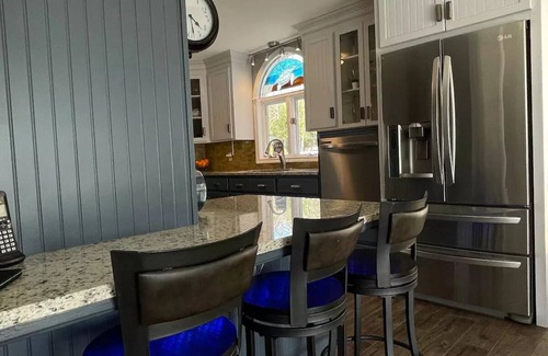Bay of Fundy & Annapolis Valley Cabaña | Beautiful Lakefront Cottage Oasis |AnnapolisValley