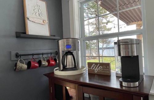 Bay of Fundy & Annapolis Valley Cabaña | Beautiful Lakefront Cottage Oasis |AnnapolisValley