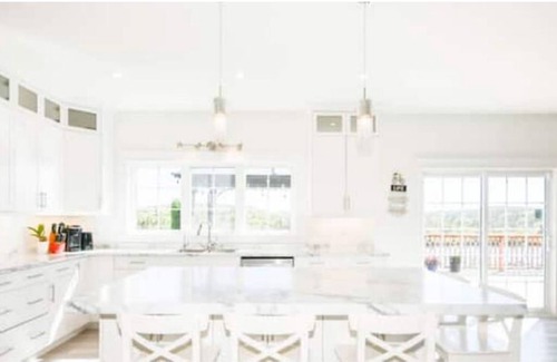 Peggy's Cove Casa | Beautiful Lakefront Home Near Peggy’s Cove