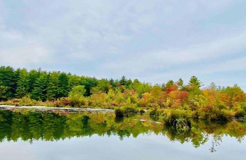 White Mills Casa | Beautiful Lakefront Chalet in the Poconos!