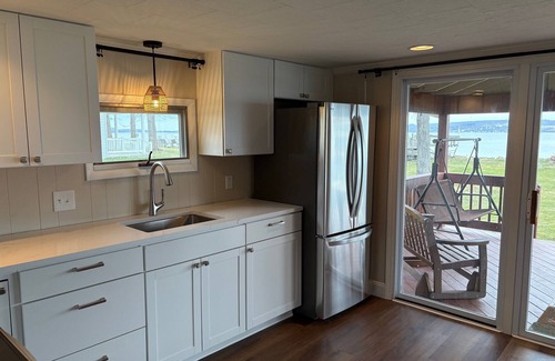 Niobe Casa | Beautiful Lakefront Cottage with Dock