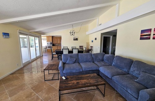 Silver Lakes Country Club Casa | Beautiful LAKEFRONT home in Mojave Desert within Silver Lakes Country Club