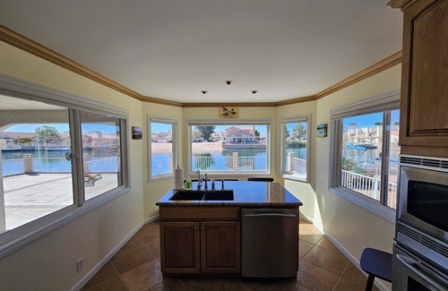 Silver Lakes Country Club Casa | Beautiful LAKEFRONT home in Mojave Desert within Silver Lakes Country Club