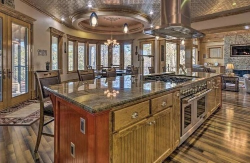 Drasco Casa | Beautiful Lakefront Home