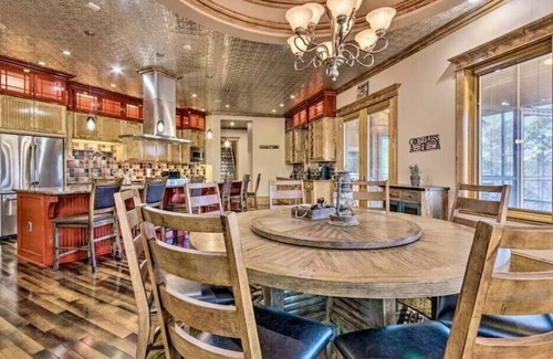 Drasco Casa | Beautiful Lakefront Home