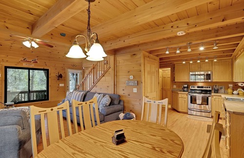Laurel Lakes Cabina | Hermosa cabaña en Lakefront Log en Peaceful Lake ~ Lake Lure Area