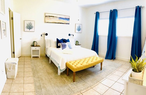 April Sound Apartamento | Beautiful LakeFront Home with pool /6guest