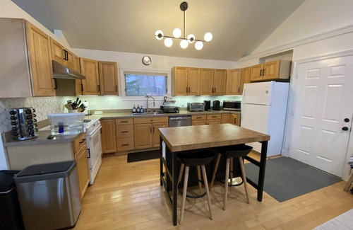 Kabletown Casa | Beautiful Lakehouse, private dock, fast WiFi near Harpers Ferry