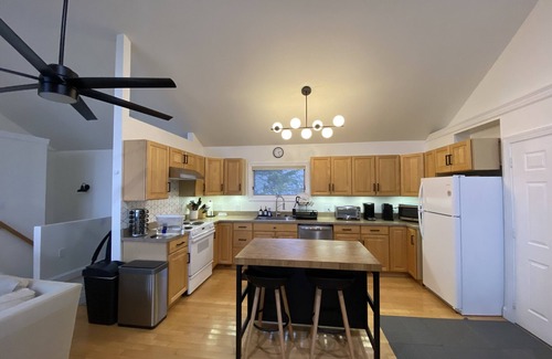 Kabletown Casa | Beautiful Lakehouse, private dock, fast WiFi near Harpers Ferry