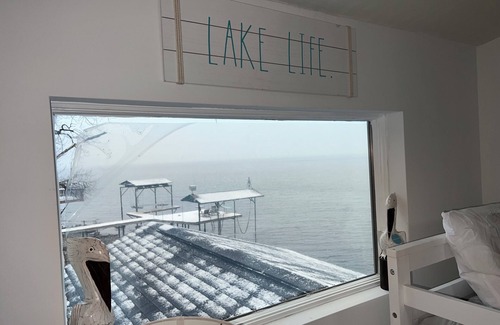 Town of Ledyard Casa | Beautiful Lakehouse - directly on lake!