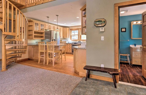Milford Casa | Beautiful Lakeside Milford Family Home & Deck