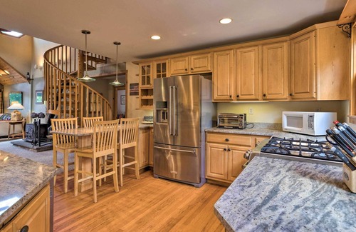 Milford Casa | Beautiful Lakeside Milford Family Home & Deck
