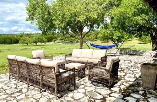 Ingram Casa | Beautiful Lakeside Rental with Hot-Tub in Igram, Texas, Perfect for Family Glamping Trips