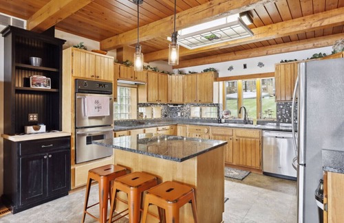 Amery Casa | Beautiful lakeside retreat on Bear Trap Lake in Amery
