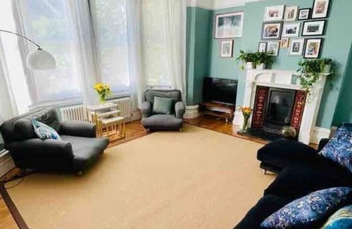 Catford Casa | Beautiful, large, Edwardian family home and garden