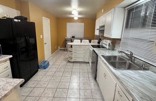 Hillsboro Casa | Beautiful large family home for families, family reunions and more.