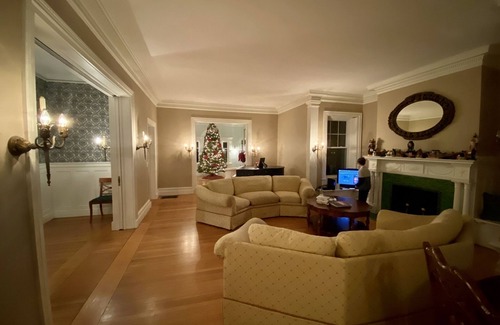 Oswego Casa | Hermosa, grande, histórica casa de 6 habitaciones.