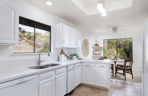 The Mesa Casa | Beautiful large Mesa home- walking distance to Lazy acres, parks, restaurants