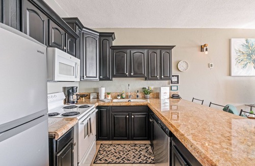 San Jose del Cabo Condominio | Beautiful Las Olas beachfront condo. A surf lover's dream!