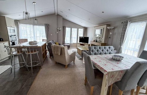 Hopton Cabina | Beautiful lodge with decking in Norfolk, at Breydon Water Park ref 10045B