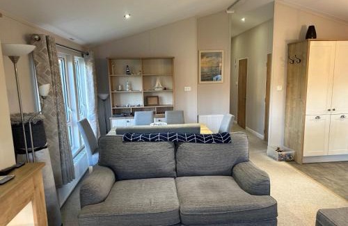 Hopton Cabina | Beautiful Lodge With Decking In Norfolk, At Breydon Water Park Ref 10045B