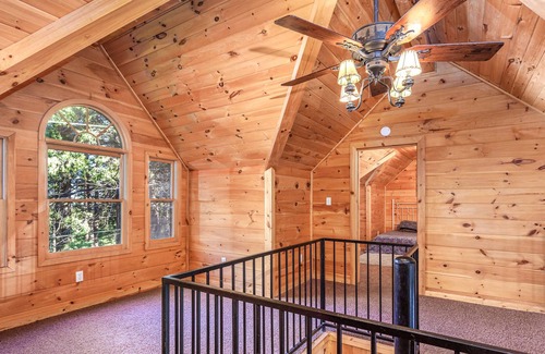 Alta Sierra Cabina | Beautiful log cabin! Hike, Bike, ski, relax!