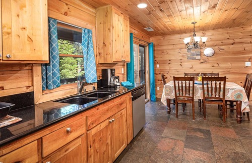 Alta Sierra Cabina | Beautiful log cabin! Hike, Bike, ski, relax!