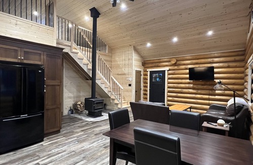 Okanagan-Similkameen Cabina | Beautiful log cabin located 2 minutes from Osprey Lake