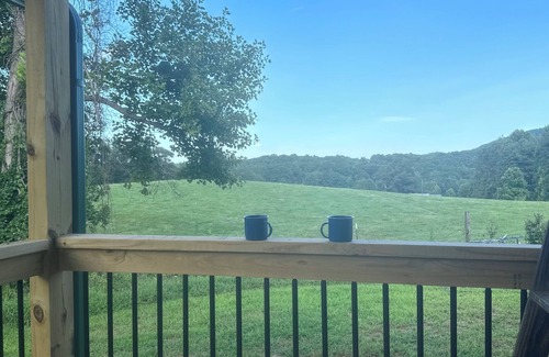 Mount Airy Cabina | Beautiful Log Cabin in Rural Mount Airy