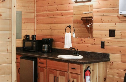 Pipe Creek Cabina | Cabañas de madera en un entorno campestre de 20 acres a solo minutos de distancia de las ciudades