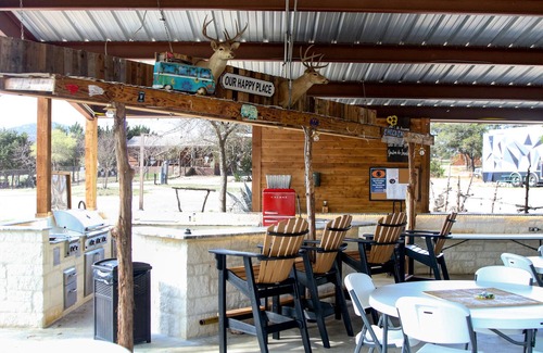 Pipe Creek Cabina | Cabañas de madera en un entorno campestre de 20 acres a solo minutos de distancia de las ciudades