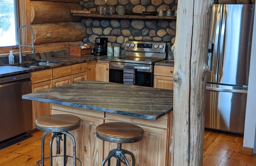 Delaware Cabina | Beautiful log home on the Olentangy River