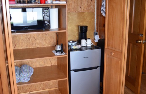 Auburn Apartamento | Hermosa habitación de invitados de registro en el lago Owasco con entrada privada y estacionamiento.