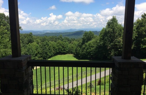Laurel Park Casa | Hermosas vistas a la montaña de largo alcance, a minutos del centro de Hendersonville, NC