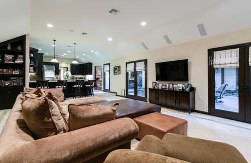 Northridge Casa | Hermoso, lujoso, Resort en Sherwood Forest, California