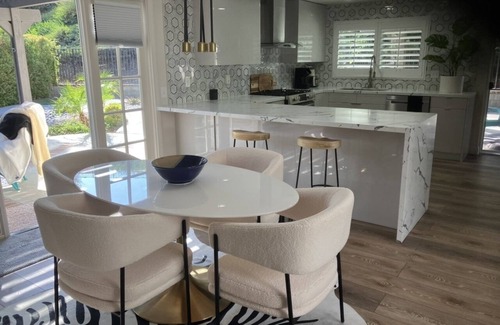 Valencia Casa | Beautiful luxe Gem !!