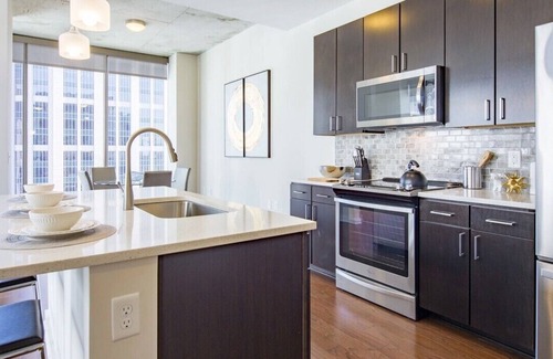 Addison Apartamento | Beautiful luxury apartment with New furniture and great amenities.