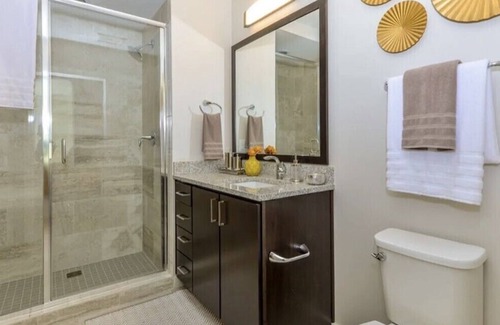 Addison Apartamento | Beautiful luxury apartment with New furniture and great amenities.