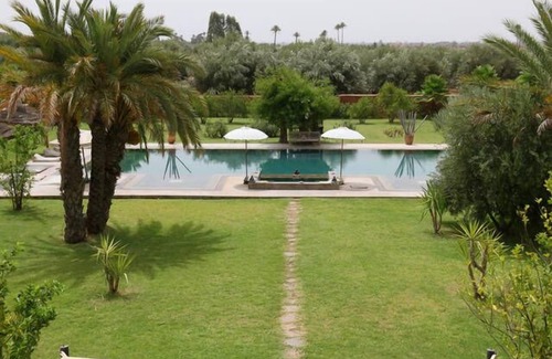 Zaouia Sidi Abdallah Ben Sassi Villa | Hermosa villa de lujo con piscina enorme