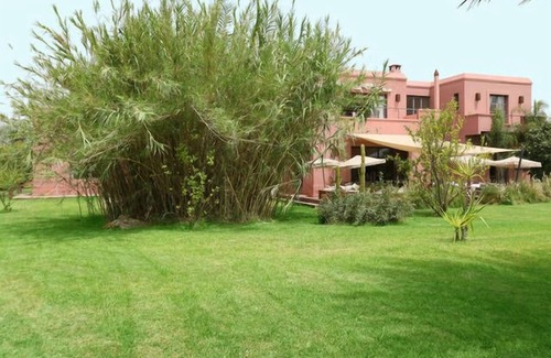 Zaouia Sidi Abdallah Ben Sassi Villa | Hermosa villa de lujo con piscina enorme
