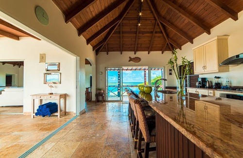 Freetown Casa | Beautiful Luxury Villa, Private Pool, Outdoor Lounge & BBQ, STUNNING VIEWS