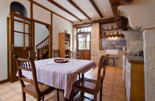 Caylus Casa | Hermosa mansión con piscina y jardín al borde del pueblo medieval.