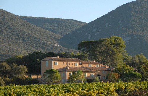 Rustrel Casa | Beautiful manor with swimming pool and orchard facing the Provençal Colorado