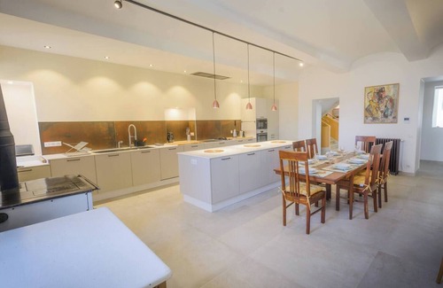 Etoile-sur-Rhone Casa | Beautiful mansion with large garden