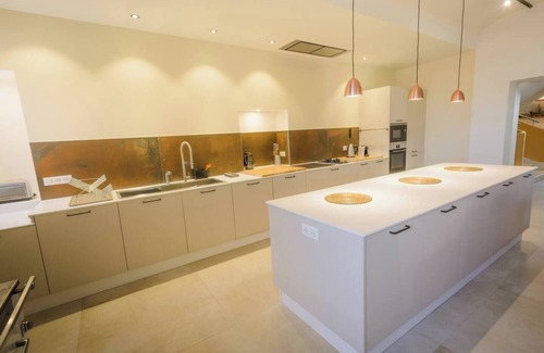 Etoile-sur-Rhone Casa | Beautiful mansion with large garden