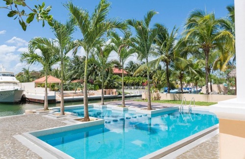 Puerto Aventuras Casa | Beautiful mansion in Puerto Aventuras with pool