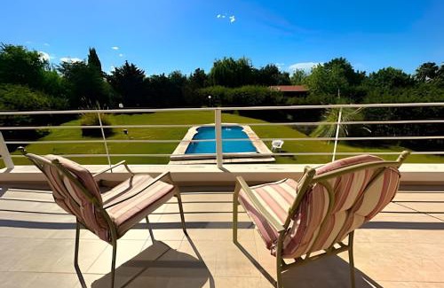 Bajo Lunlunta Casa | Hermosa Mansión c/pileta y jacuzzi -Barrio privado